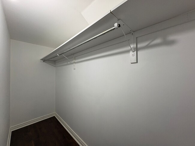 Building Photo - 1 Bed Basement in Milton