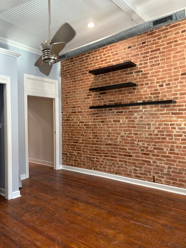 Building Photo - 408 W 28th St