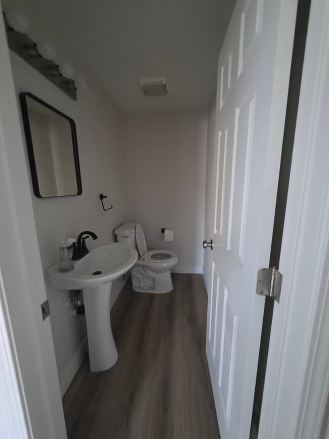 Foto del edificio - 6841 Weaver St