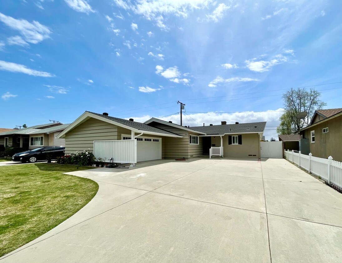 Foto principal - 3 bed 2 bath home in Covina
