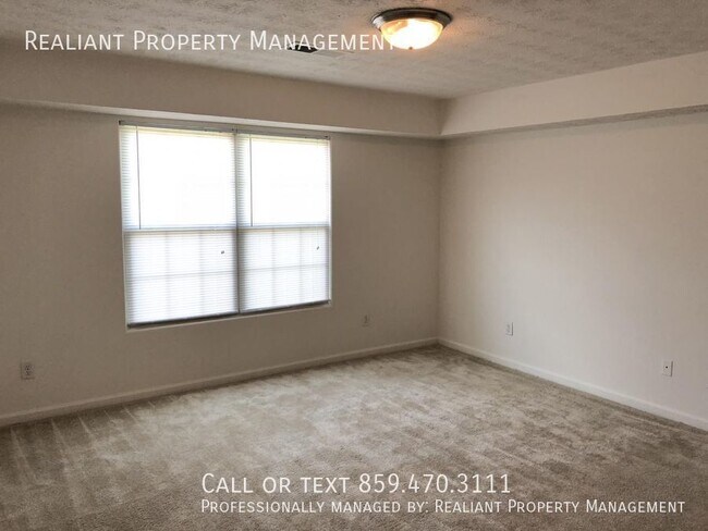 Building Photo - 2725 Green Valley Ct