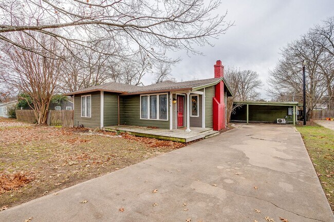 Foto del edificio - Amazing Historic 1940's Home in Original Cleburne- 4 Bed- 3 Bath w/ Multiple Living Areas- 76033