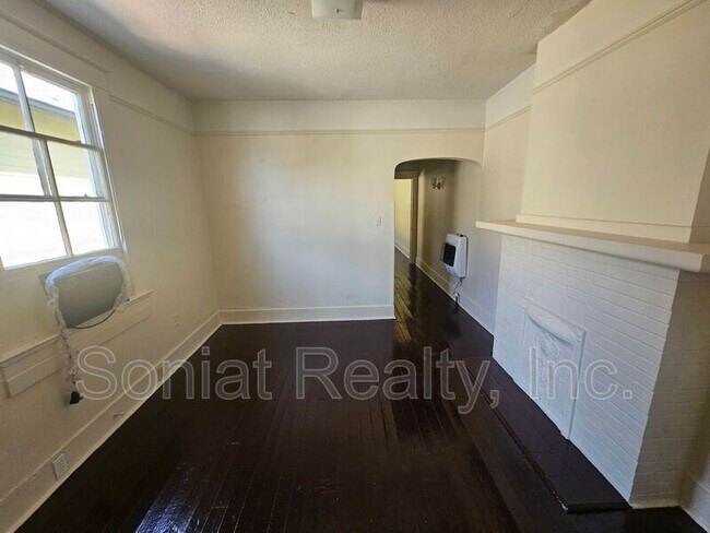 Foto del edificio - 8623 Jeannette St
