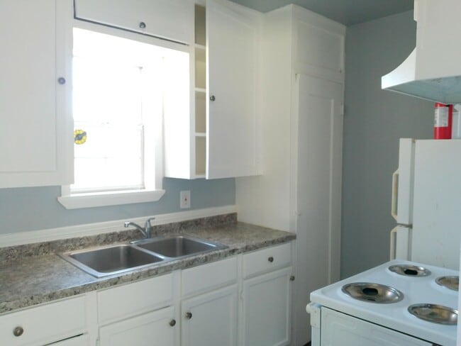 Building Photo - 801 S Alameda St