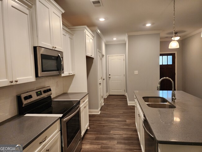 Building Photo - 154 Summer Grove Ln