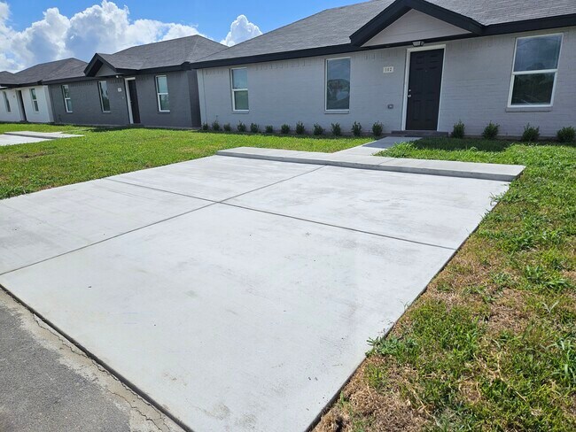 Building Photo - 3101 Haine Dr