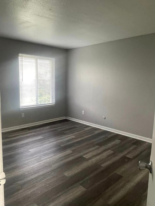 Building Photo - Bellagio West Living I