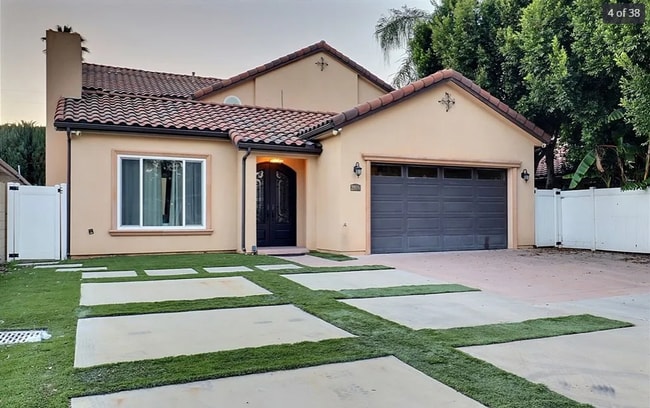 Building Photo - Now Leasing: Modern Arcadia Home – 4 Beds, 4 Baths, Premium Kitchenaid Kitchen, Three-Car Garage ...