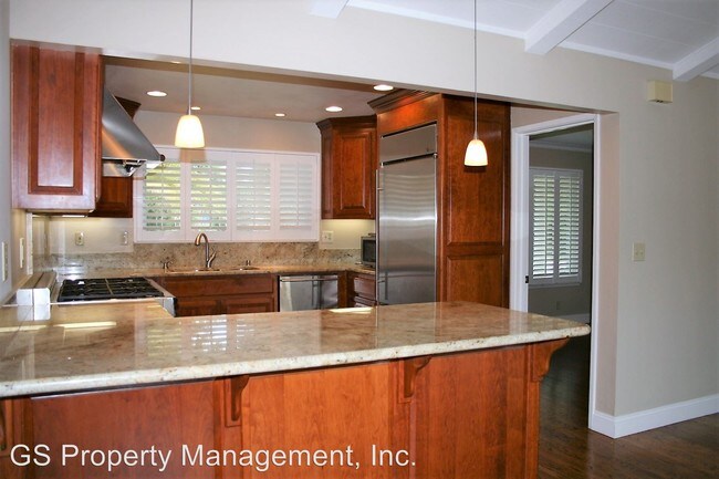 Building Photo - 4 br, 2.5 bath House - 1420 Oak Avenue