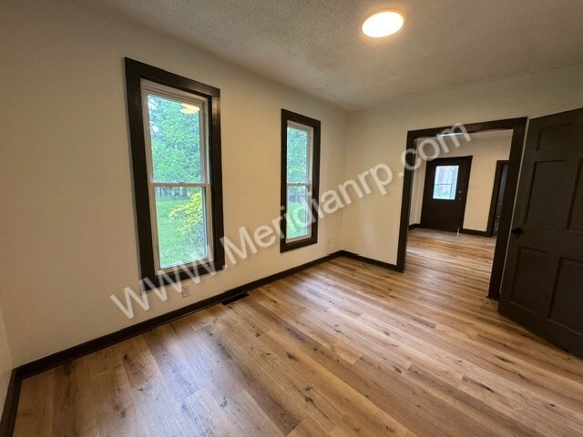 Building Photo - 2426 Thompson Ave