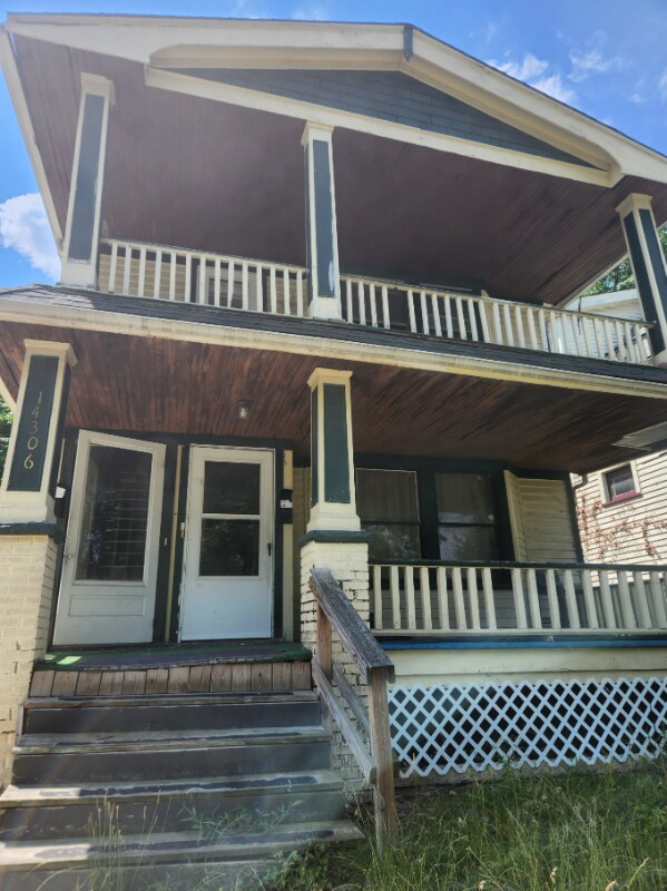 14304 Scioto Ave Unit Up, East Cleveland, OH 44112 Room for Rent in