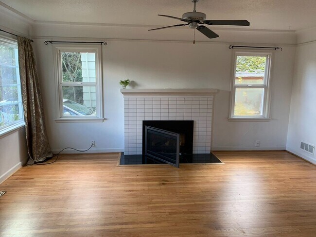 Building Photo - 6443 NE 33rd Ave