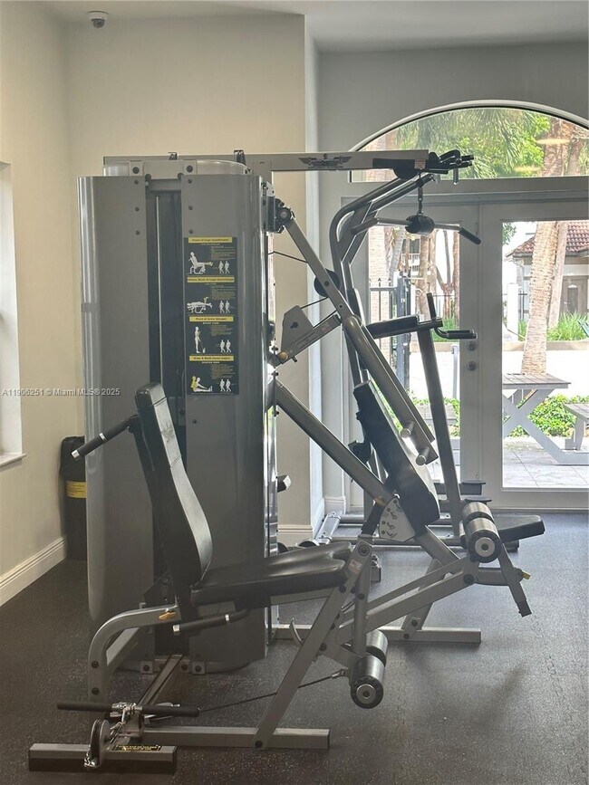 Building Photo - 650 S Park Rd