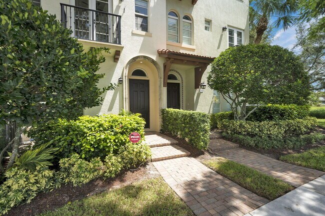 Building Photo - 18 Via Floresta Dr