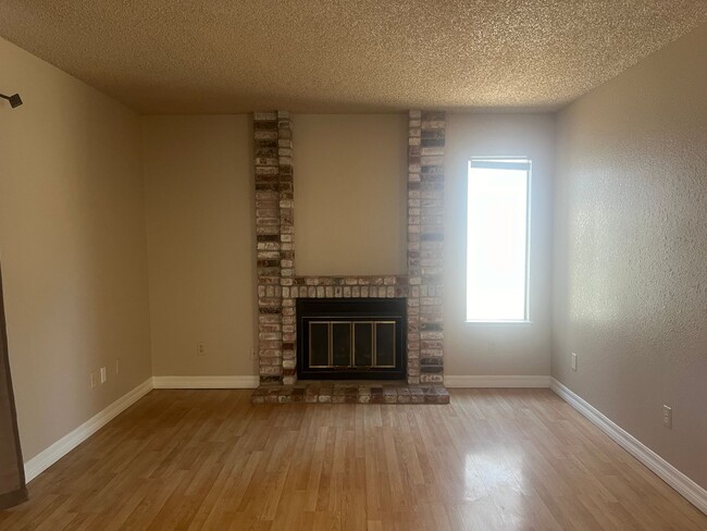 Building Photo - 619 Coriander Way