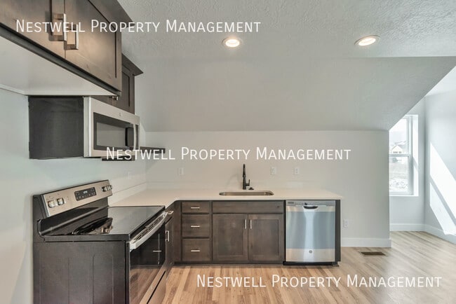 Building Photo - 11102 S Holly Springs Dr