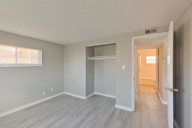 Foto del edificio - 3605 Cushing Dr