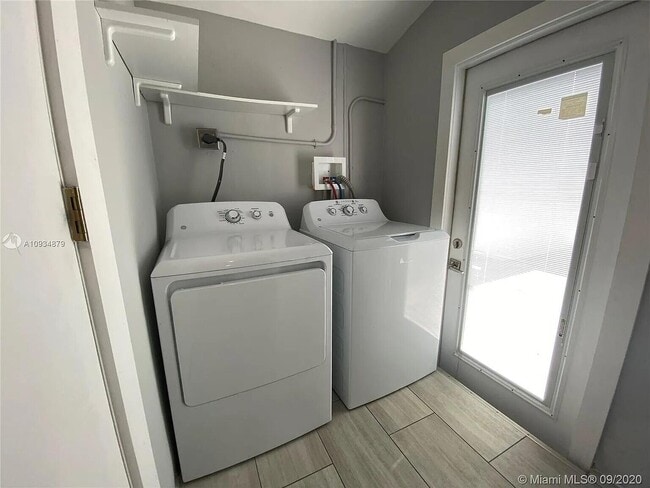 Foto del edificio - 2631 SW 30th Ct