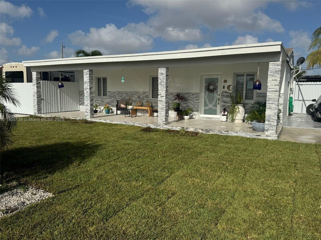 Foto principal - 3480 E 9th Ct