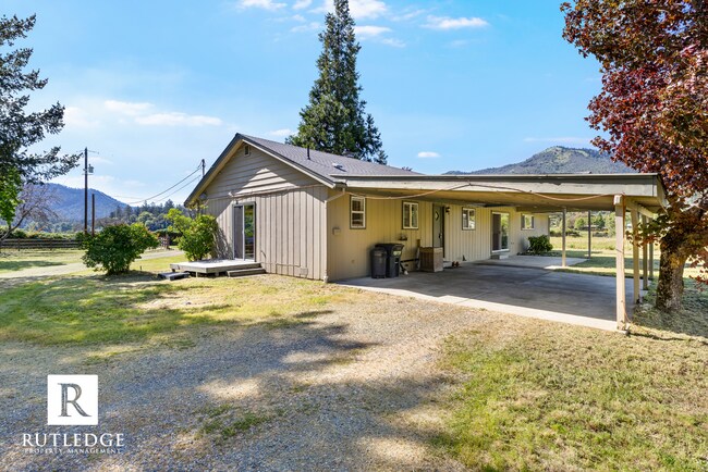 Foto del edificio - 5 Acres in the Applegate Valley with Pasture & Outbuildings