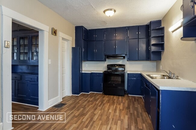 Building Photo - 4105 Avenue Q