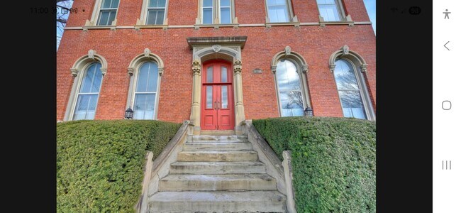El atractivo exterior de un palacio del siglo XVIII - 337 Washington Ave