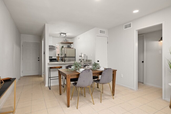 Building Photo - 3804 N 8th Ct