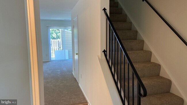 Foto del edificio - 280 Hilltop Ln