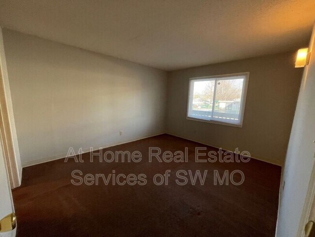 Building Photo - 712 E Sunshine St