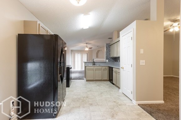 Foto del edificio - NOW AVAILABLE! - 8210 Lake Effie Ln W, Jac...