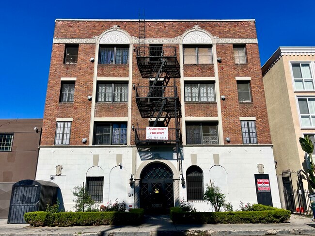 Foto del edificio - 545 S Hobart Blvd