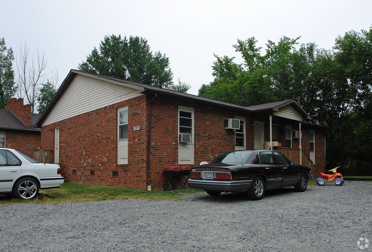 Primary Photo - East Green Apts