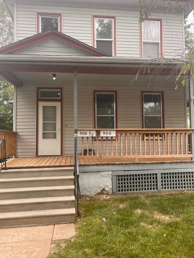 Upstairs Apartment - 906 4th Ave