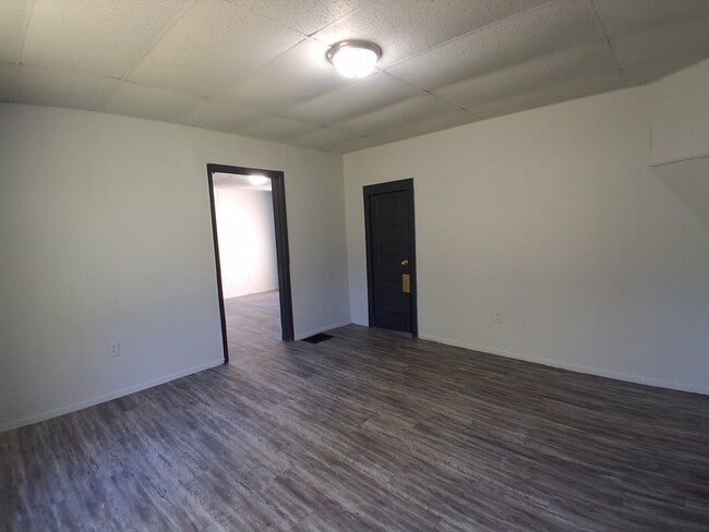 Foto del edificio - 714 Bryan Ave