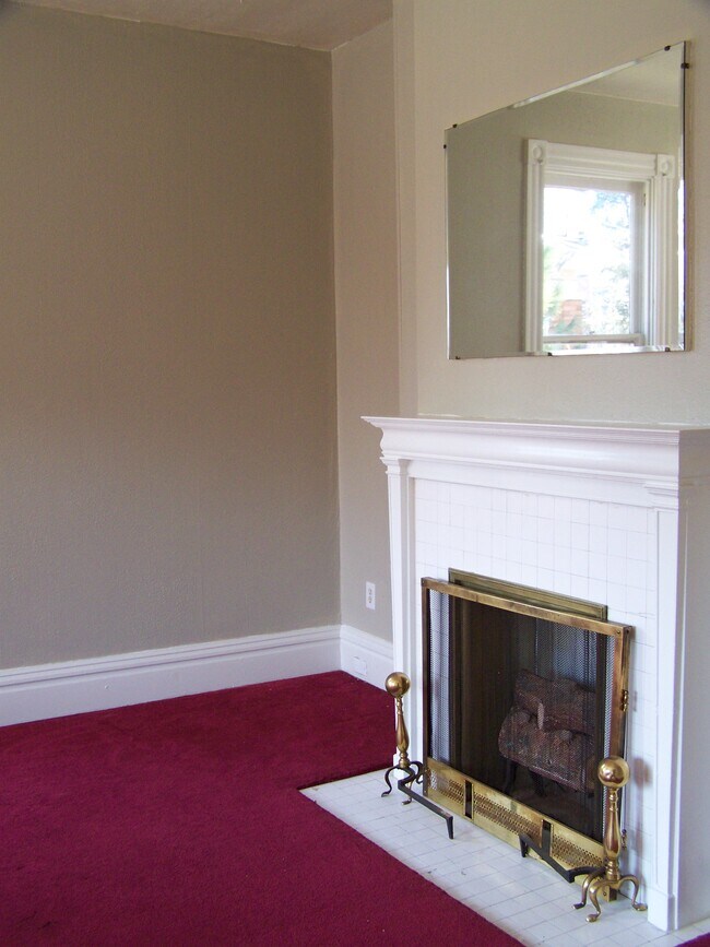 Building Photo - 159 Lincoln Avenue
