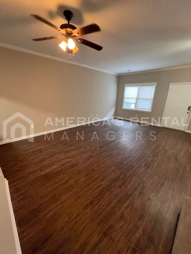 Foto del edificio - Townhome For Rent In Pelham!!! COMING SOON!