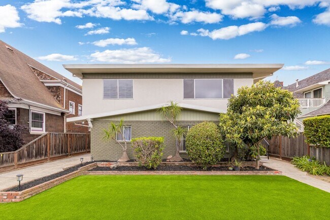 Foto del edificio - 1529 St Charles St