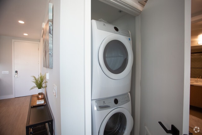2BR, 1BA-908 SF - 150 Berendo