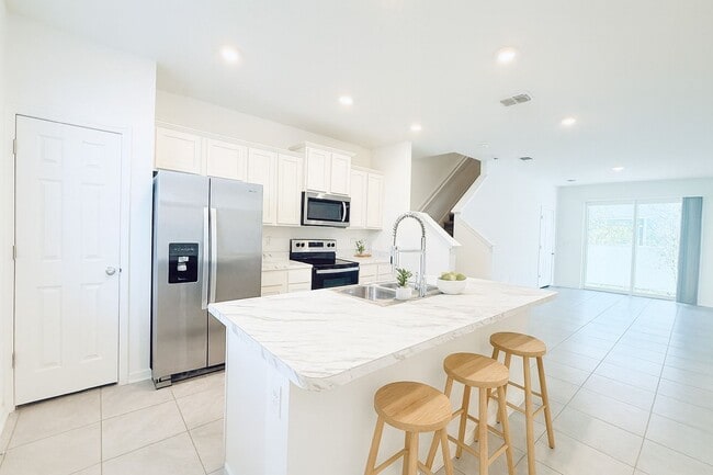 Move-In Ready Townhome with Spacious Layou... - Move-In Ready Townhome with Spacious Layou...