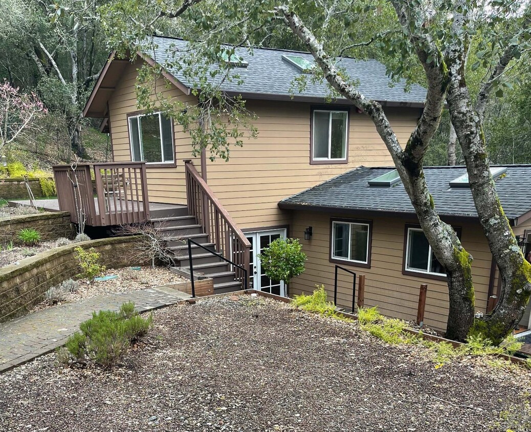 Primary Photo - 312 Redwood Dr