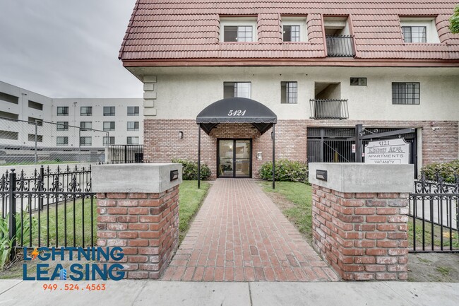 Foto del edificio - 5121-5125 Klump Ave