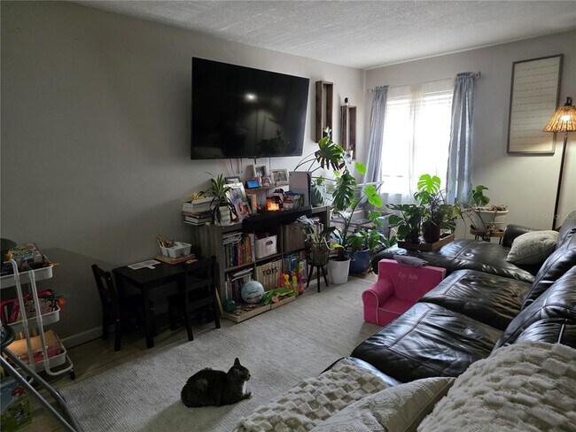 Foto del edificio - 4823 W McElroy Ave