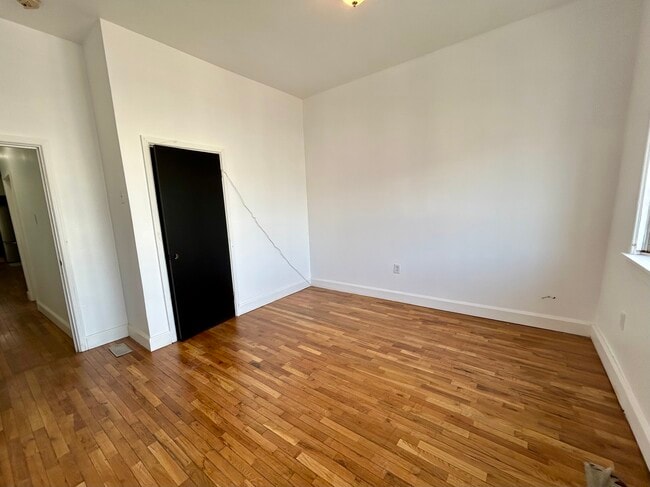Building Photo - 2823 W Girard Ave