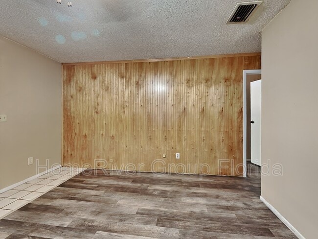 Foto del edificio - 907 63rd Ave W