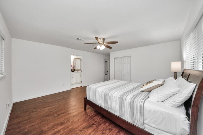 Foto del edificio - 5823 McKnight St