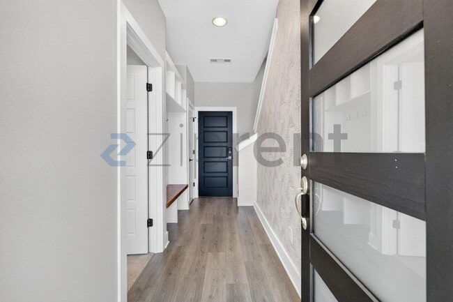 Building Photo - Unit
