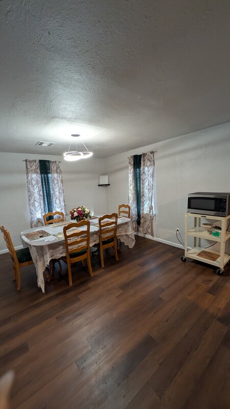 Foto del edificio - 1004 NE 28th St