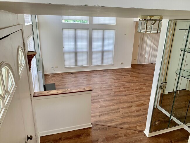 Building Photo - 610 Sturnbridge Ln
