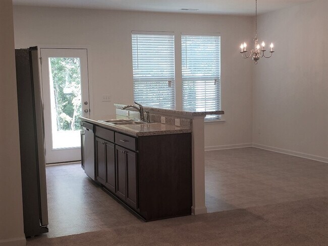 Foto del edificio - 3BD/2.5BA townhome w/ garage in Flowers Plantation in Clayton!