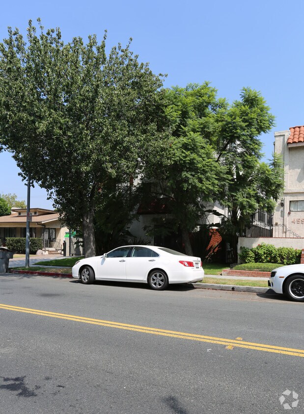 Building Photo - 463 W Wilson Ave